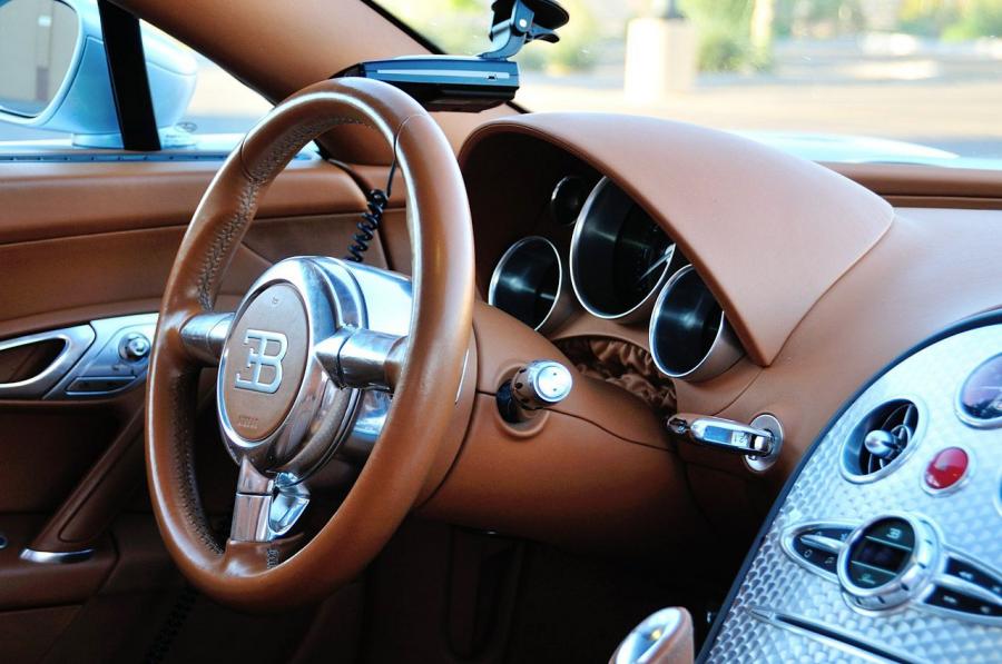  Bugatti Veyron 16.4 Grand Sport 2012 года  (фото 12 из 46)